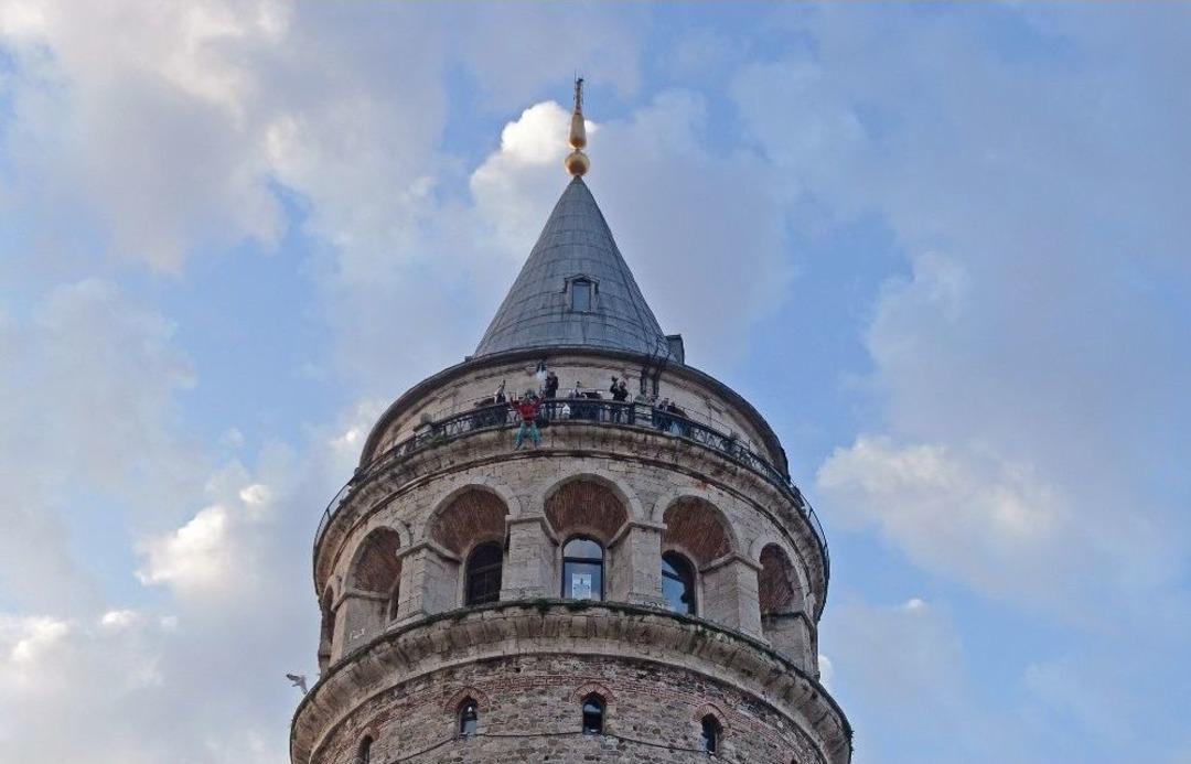 Galata Kulesi&rsquo;nden İkinci Hezarfen Atlayışı