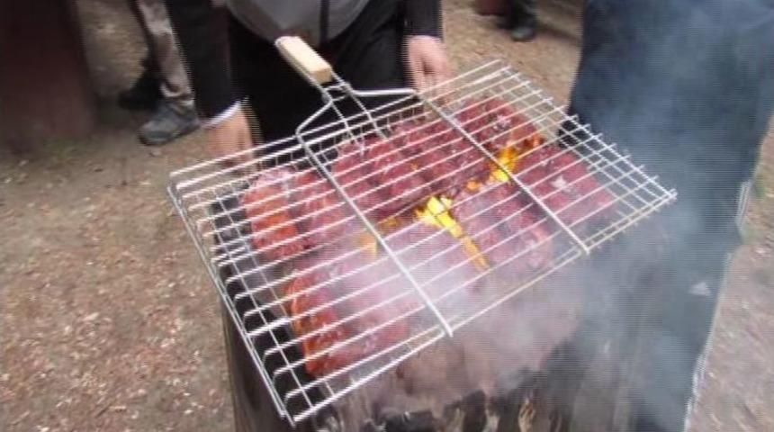 (&ouml;zel Haber)10 Kilo Sucuğu Drone&rsquo;la Pişirdiler