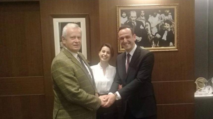 Nikahlarını Kıydığı &Ccedil;iftten Başkan İn&ouml;n&uuml;&rsquo;ye Teşekk&uuml;r Ziyareti