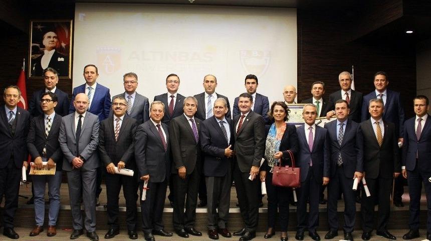 M&uuml;lkiyeliler 35 Yıl Sonra Diplomalarını Aldı