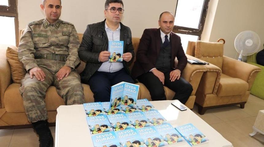 Kaymakam &Ccedil;etin&rsquo;in &lsquo;sevda Durağı&rsquo; İsimli Hikaye Kitabı &Ccedil;ıktı