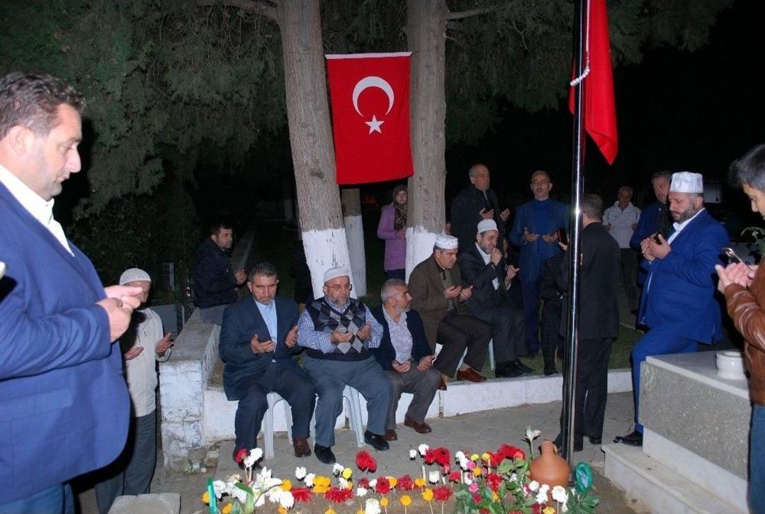 İstanbul&rsquo;lu Hafızlar, Şehit Polis Taşdemir&rsquo;in Kabrinde Kur&rsquo;an-ı Kerim Okudu