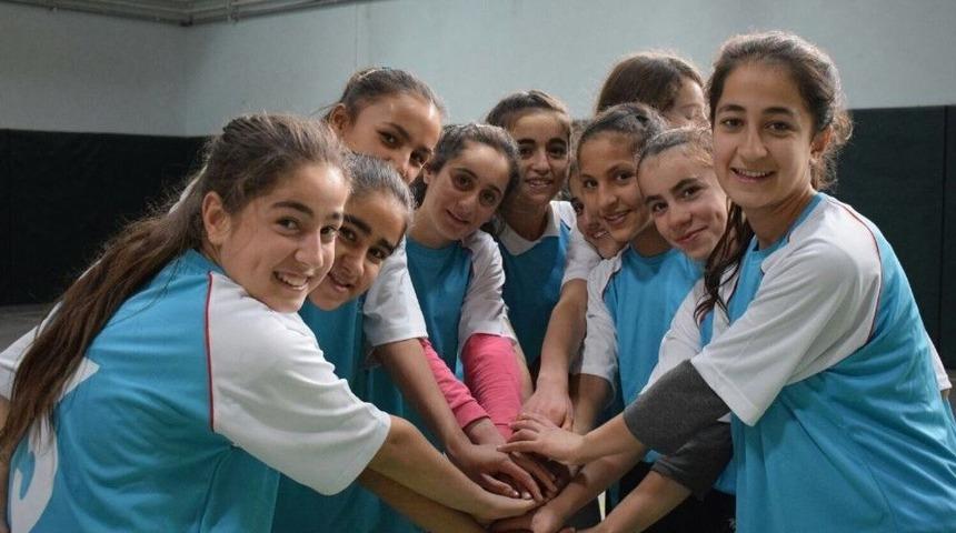 K&ouml;y Okullarında Okuyan Kız &Ouml;ğrenciler Sporla Tanıştı