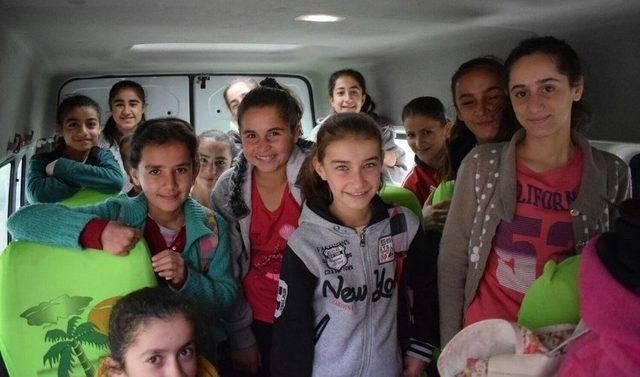 Köy Okullarında Okuyan Kız Öğrenciler Sporla Tanıştı