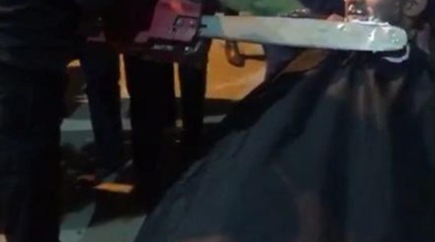 Berberden Motorlu Testere İle Damat Tıraşı