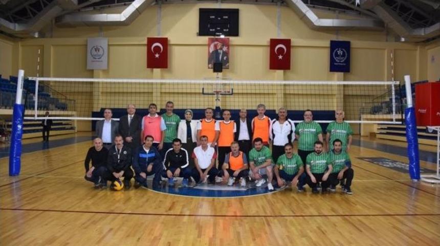Bilecik&rsquo;te &rsquo;&ouml;ğretmenler G&uuml;n&uuml; Voleybol Turnuvası&rsquo; Başladı