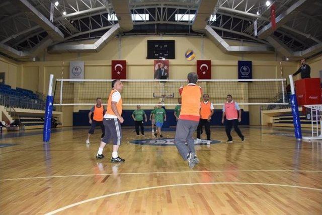 Bilecik’te ’öğretmenler Günü Voleybol Turnuvası’ Başladı