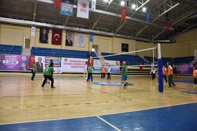 Bilecik’te ’öğretmenler Günü Voleybol Turnuvası’ Başladı