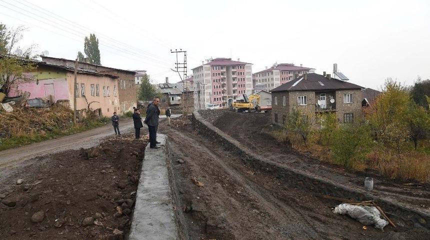 Muş Belediyesinden Yol Genişletme &Ccedil;alışması