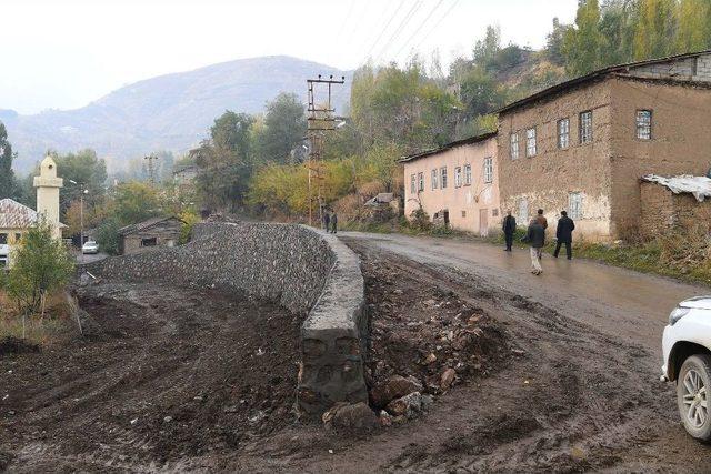 Muş Belediyesinden Yol Genişletme Çalışması