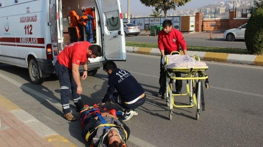 Kaldırıma &Ccedil;arpan Motosikletin S&uuml;r&uuml;c&uuml;s&uuml; Yaralandı