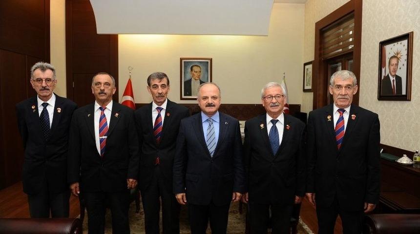 Muharip Gaziler Derneği Y&ouml;neticileri Vali &Ccedil;akacak&rsquo;ı Ziyaret Etti