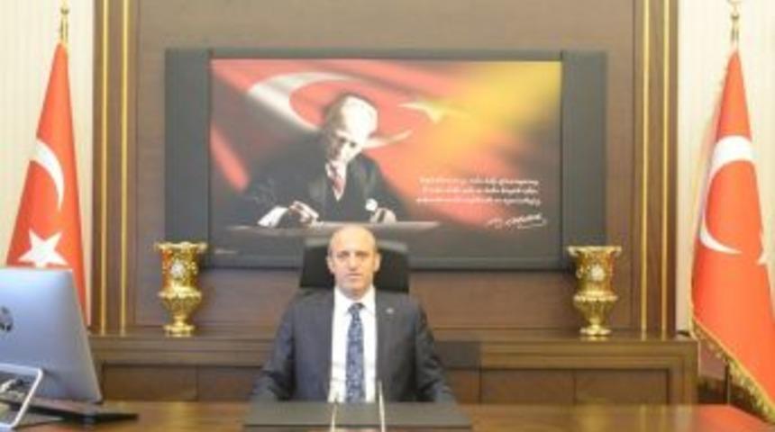 Vali &Ccedil;ift&ccedil;i: &ldquo;10 Kasım Yas Tutma G&uuml;n&uuml; Değil, Atat&uuml;rk&rsquo;&uuml;n Vizyonunu, Misyonunu, D&uuml;ş&uuml;ncelerini, Felsefesini, Hedeflerini Ve İlkelerini Anlama Ve Yaşatma G&uuml;n&uuml;d&uuml;r&rdquo;