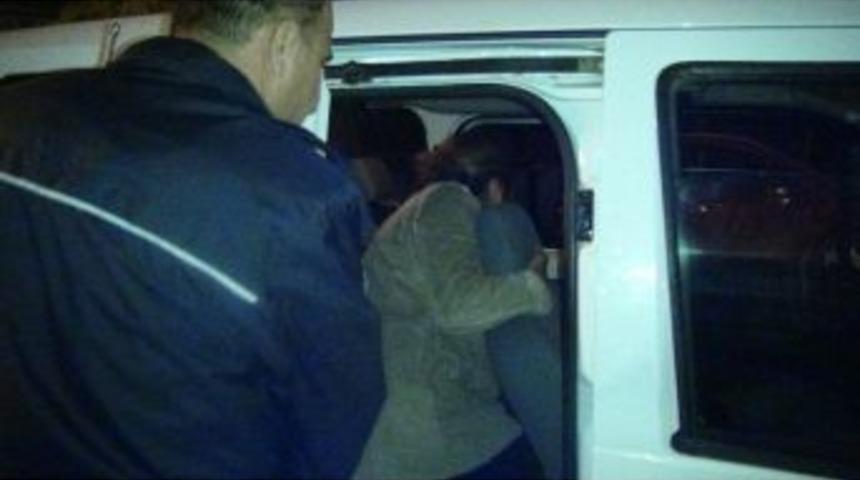 (&ouml;zel Haber) &Ccedil;ocuğuna Ulaşamayan Kadın Kafeye Girerek, &Uuml;zerinde Bomba Olduğunu S&ouml;yledi