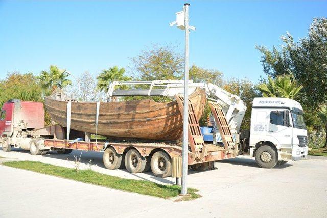 Sinop’ta Aşıklar Caddesi’ne Nostaljik Tekne Konuldu 1