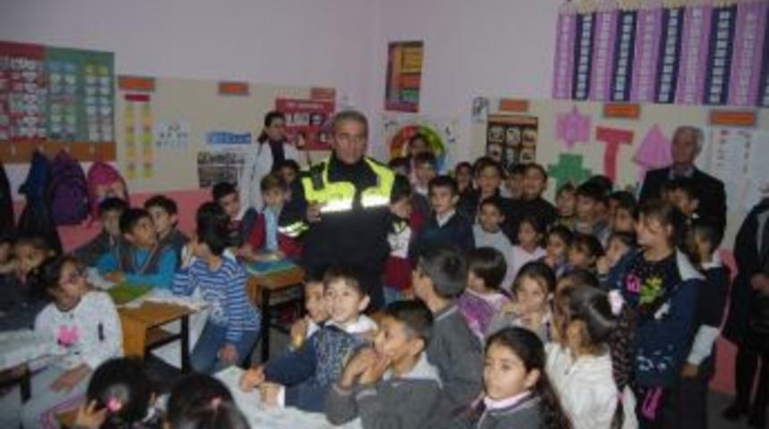 &Ouml;ğrencilere "s&uuml;r&uuml;c&uuml; Ve Yaya Eğitimi" Semineri