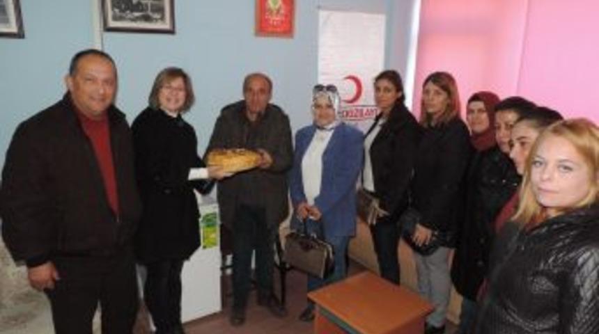 Ak Partililer Kızılay&rsquo;a &Uuml;ye Oldu