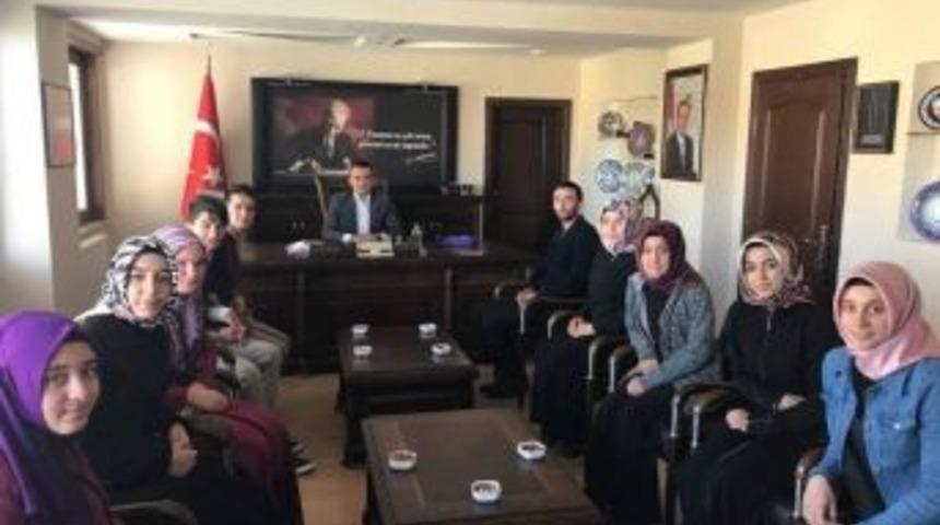 Kaymakam &Ccedil;elik&rsquo;e Doğum G&uuml;n&uuml;nde Kur&rsquo;an-ı Kerim Hediye Ettiler