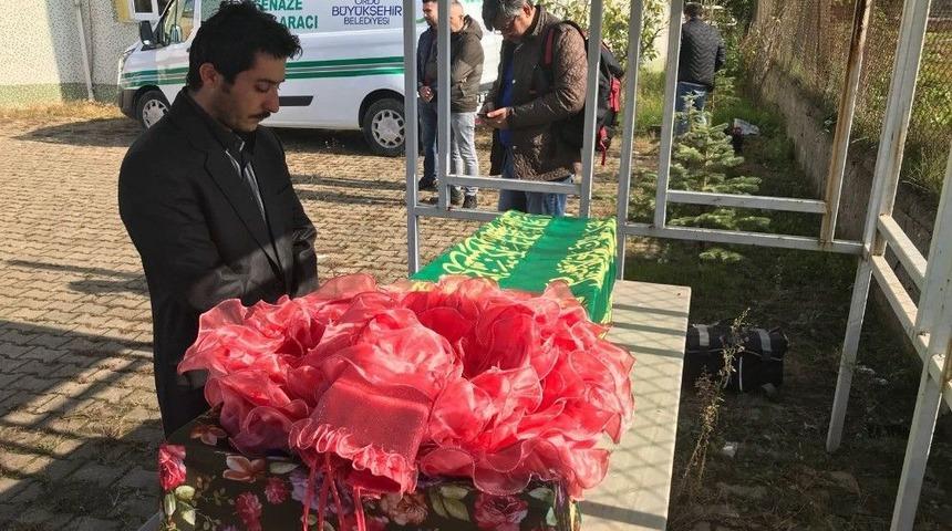 Servis Altında Can Veren Minik Elvan&rsquo;a G&ouml;zyaşı