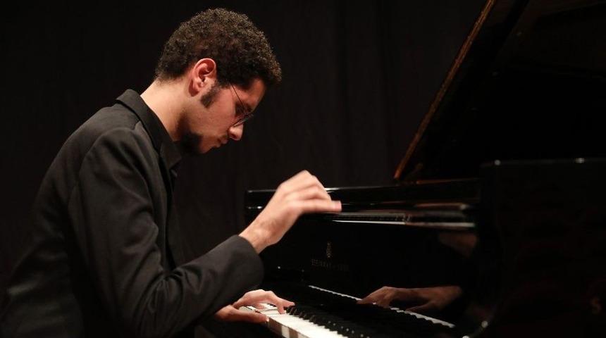 Gen&ccedil; Piyanist Cem Esen Piyano Festivali&rsquo;nde Sahne Aldı