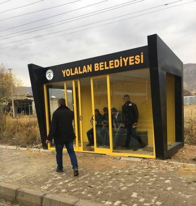 Yolalan Beldesine Kapalı Tip Bekleme Durakları