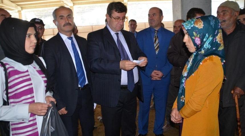 Bafra&rsquo;da Gen&ccedil; &Ccedil;ift&ccedil;ilere Hibe Koyun Desteği