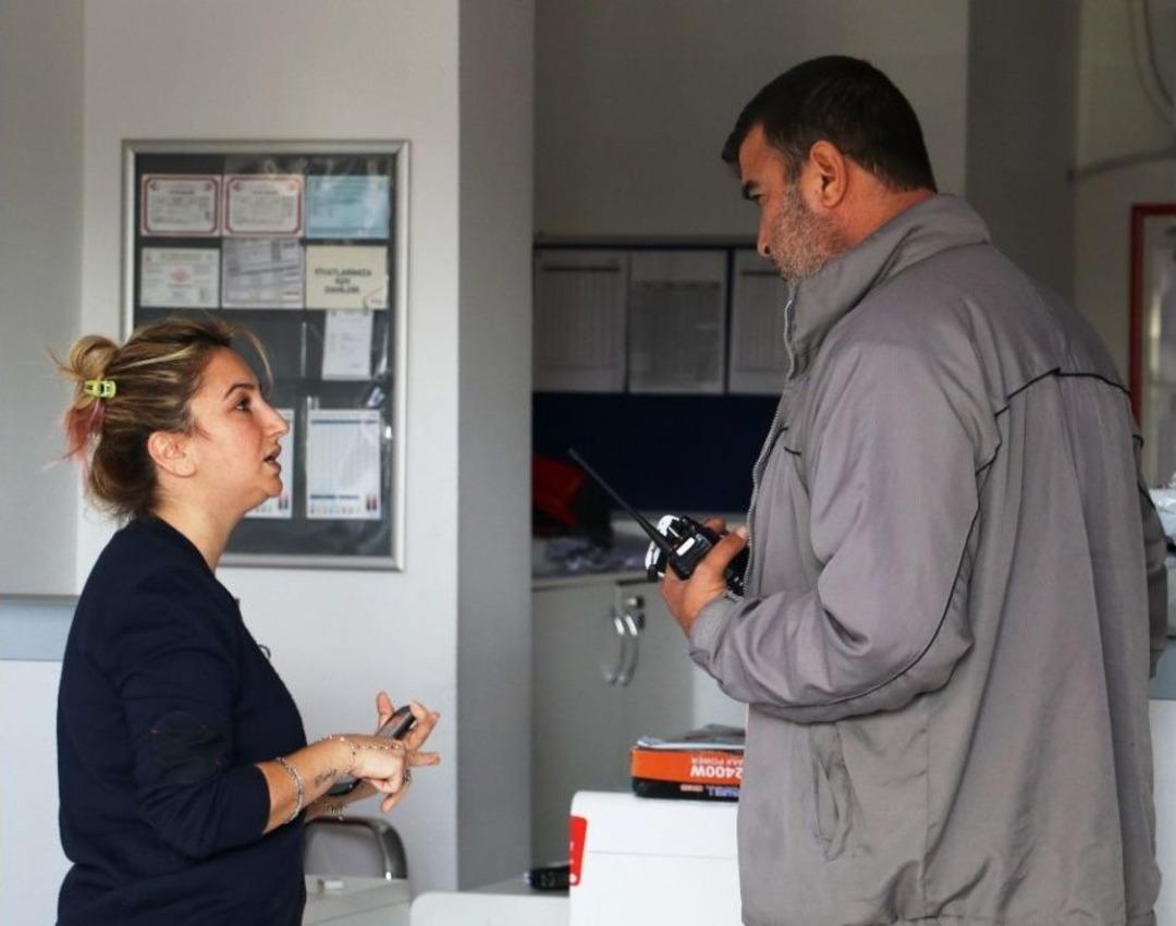 Şişme Kadın Beklerken Yanlış &Uuml;r&uuml;n Geldi, Kargo G&ouml;revlisini Gasp Etti