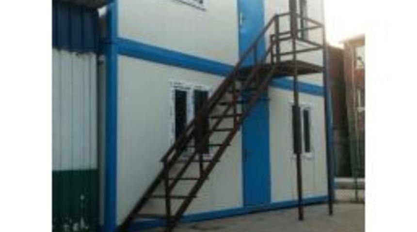 Spor Sahasına Konteynır Konuldu