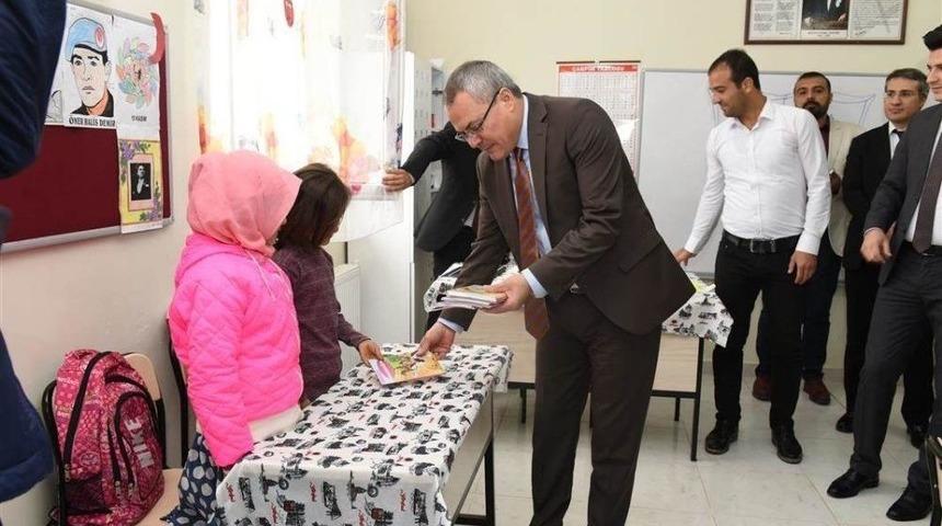 Vali Deniz, Beşiri&rsquo;de Okulları İnceledi