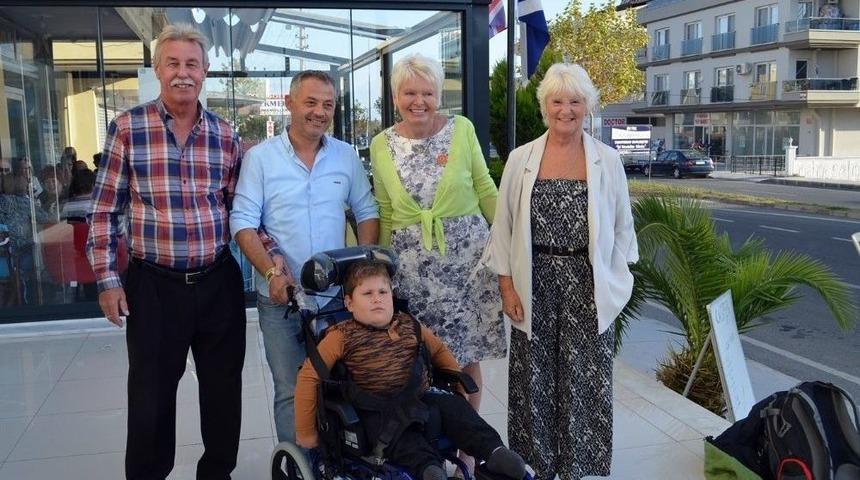 Didim&rsquo;deki Yabancılar İki Engelliye Umut Oldu