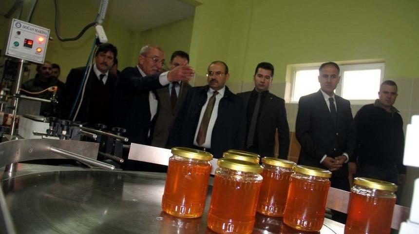 Vali Ustaoğlu’dan Arıcılara Ziyaret