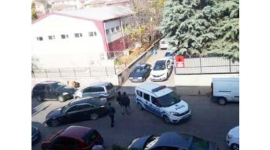 Başkent’te Polisten Kaçan Şüphelilerin Kullandığı Araç Polise Çarptı