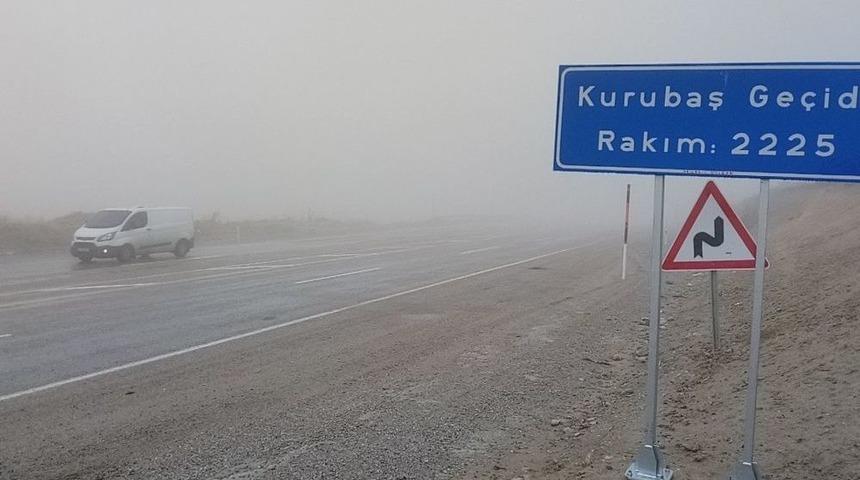 Van&rsquo;da Sis Trafiği Etkiledi