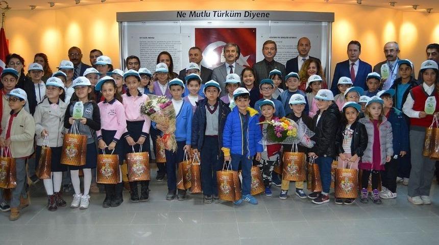 Doğa Dostu &Ouml;ğrenciler &Ouml;d&uuml;llendirildi