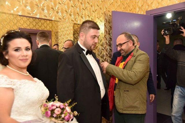 Başkan &Uuml;z&uuml;lmez Mutluluklara Ortak Oluyor 1