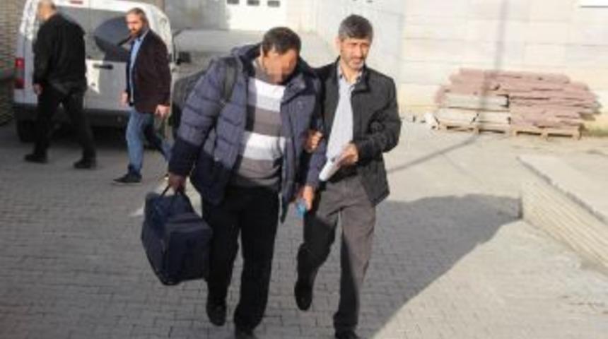 Fet&ouml;&rsquo;den Ceza Alan Eski &Ouml;ğretmen Tutuklandı