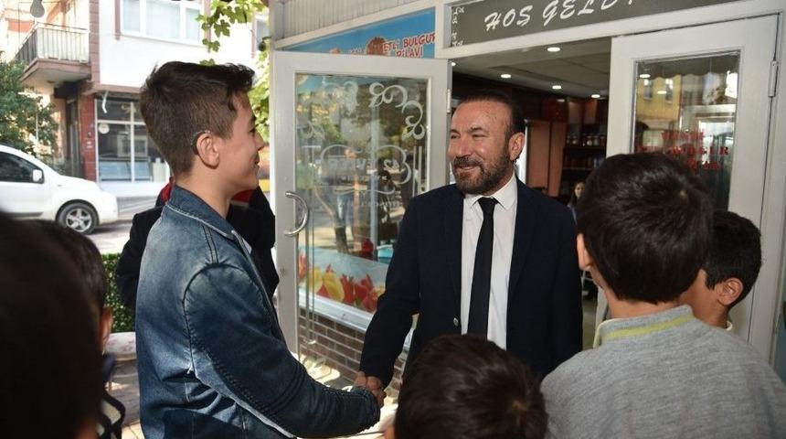 Başkan Doğan, &Ccedil;ocukluğunun Ge&ccedil;tiği Mahalleyi Gezdi