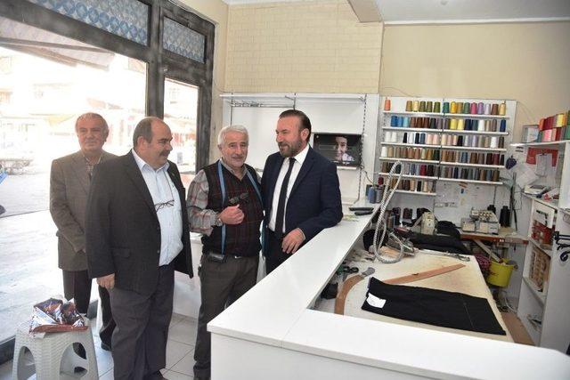 Başkan Doğan, &Ccedil;ocukluğunun Ge&ccedil;tiği Mahalleyi Gezdi 1