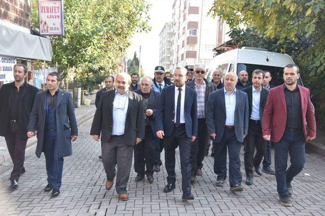 Başkan Doğan, &Ccedil;ocukluğunun Ge&ccedil;tiği Mahalleyi Gezdi 2