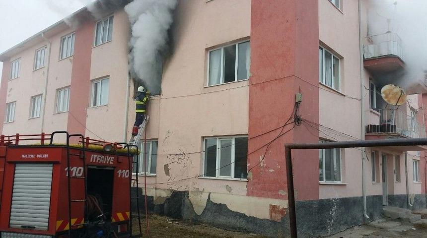 Patlayan Televizyon Yangın &Ccedil;ıkarttı