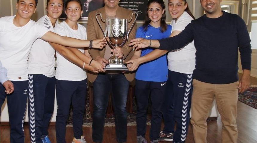 Futbol&rsquo;da Kadınlar Ligi Başlıyor