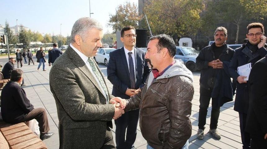 Başkan &Ccedil;elik, Vali Kam&ccedil;ı İle Birlikte Kaytur Tarafından A&ccedil;ılan Meydan D&ouml;ner&rsquo;i Ziyaret Etti