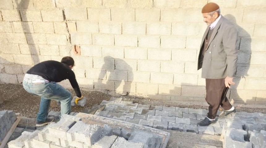 Kahta&rsquo;da Kaldırım &Ccedil;alışmaları S&uuml;r&uuml;yor