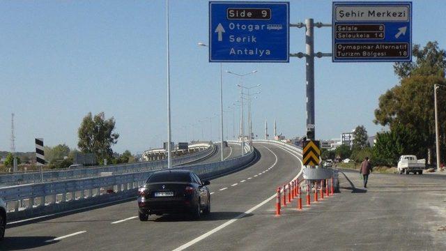 Manavgat’ın İlk Köprülü Kavşağı Araç Trafiğine Açıldı