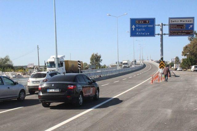 Manavgat’ın İlk Köprülü Kavşağı Araç Trafiğine Açıldı