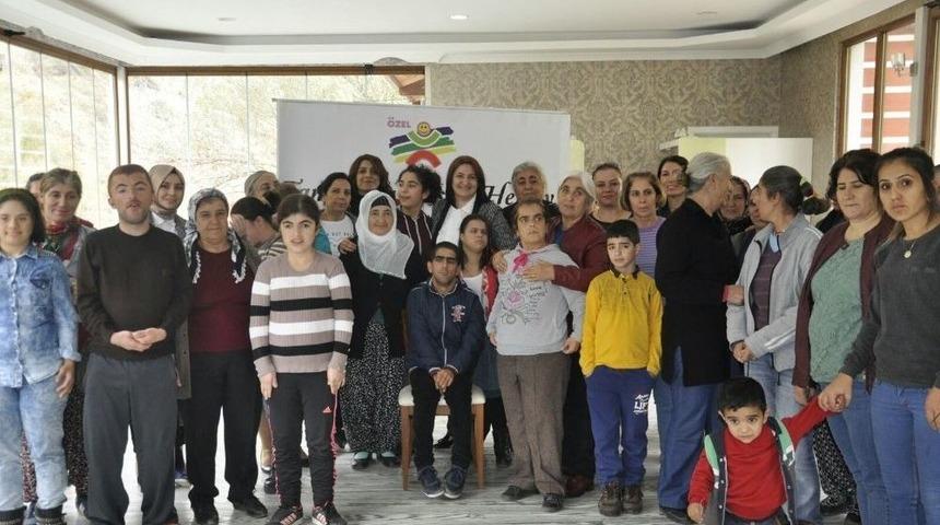 Sonel, Engelli &Ccedil;ocuklar Ve Aileleriyle Buluştu