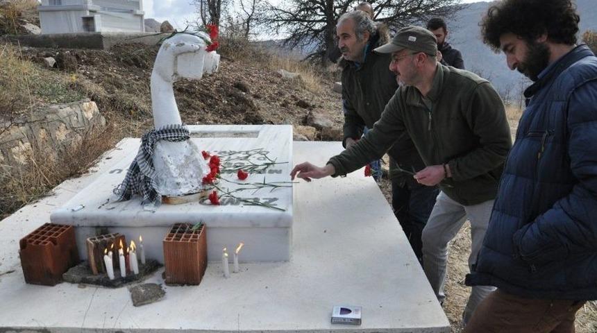 Depremde Hayatını Kaybeden Gazeteci Emir, Unutulmadı