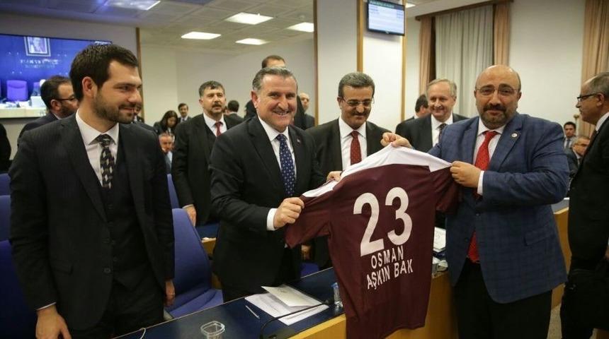 Milletvekili A&ccedil;ıkkapı; &ldquo;d&uuml;nyanın Kaderi Gen&ccedil;lerin Ellerinde Şekillenecek&rdquo;