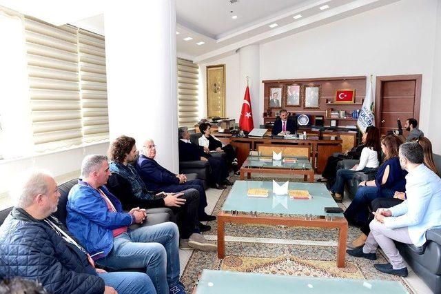 H&uuml;lya Ko&ccedil;yiğit Ve Mesut U&ccedil;akan&rsquo;dan Başkan &Ccedil;akır&rsquo;a Ziyaret 1