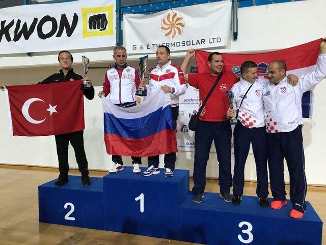 Taekwondo Milli Takımı Ve Ayvalıklı Milli Antrenör Sersan Yurda Döndü 2